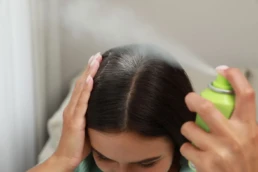 Suchy szampon – czy niszczy włosy?